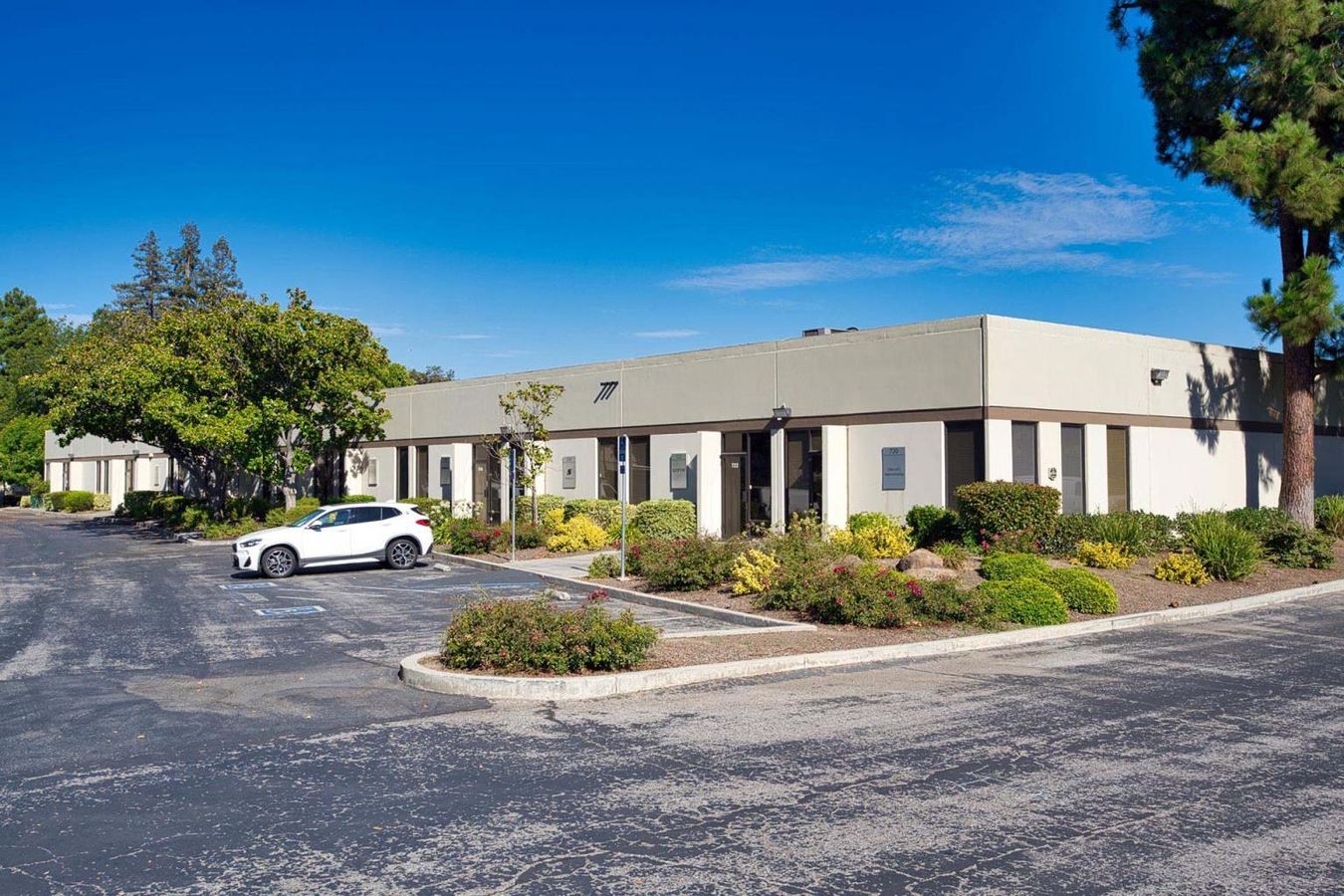 Charcot Business Park photo 4