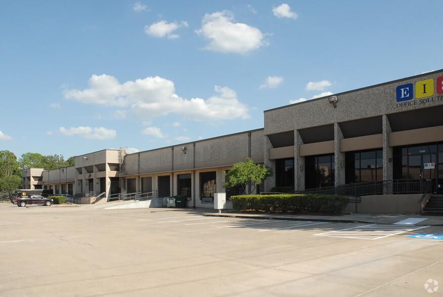 2000-2050 W Sam Houston Pky N photo 4