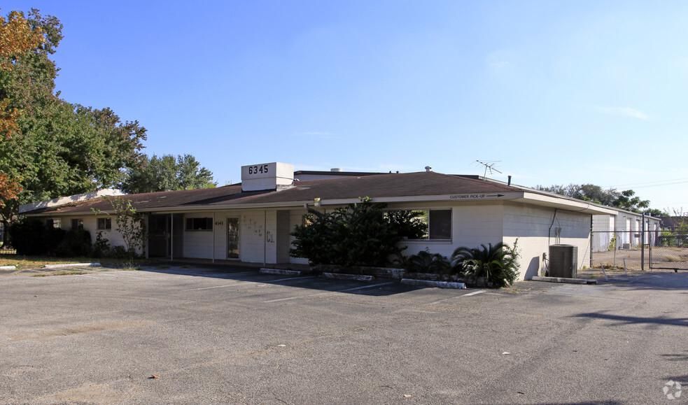 6345 Skyline Dr photo 1