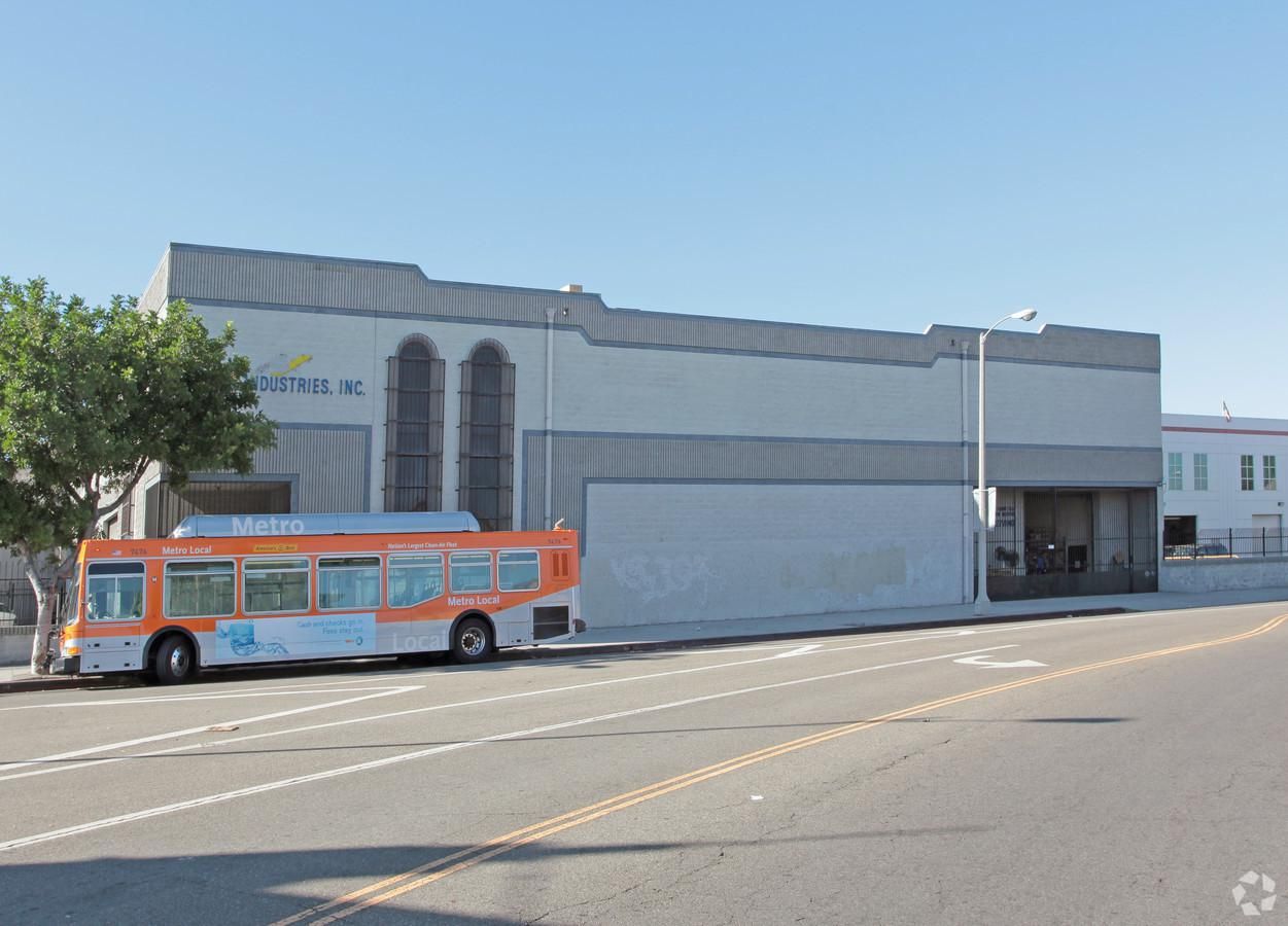 Modern Warehouse + Offices photo 2