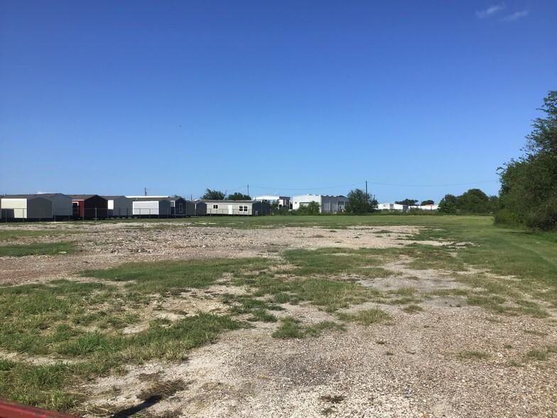 Small Shop/Large Yard w/ excellent Hwy Exposu 1726 N Padre Island Dr photo 2