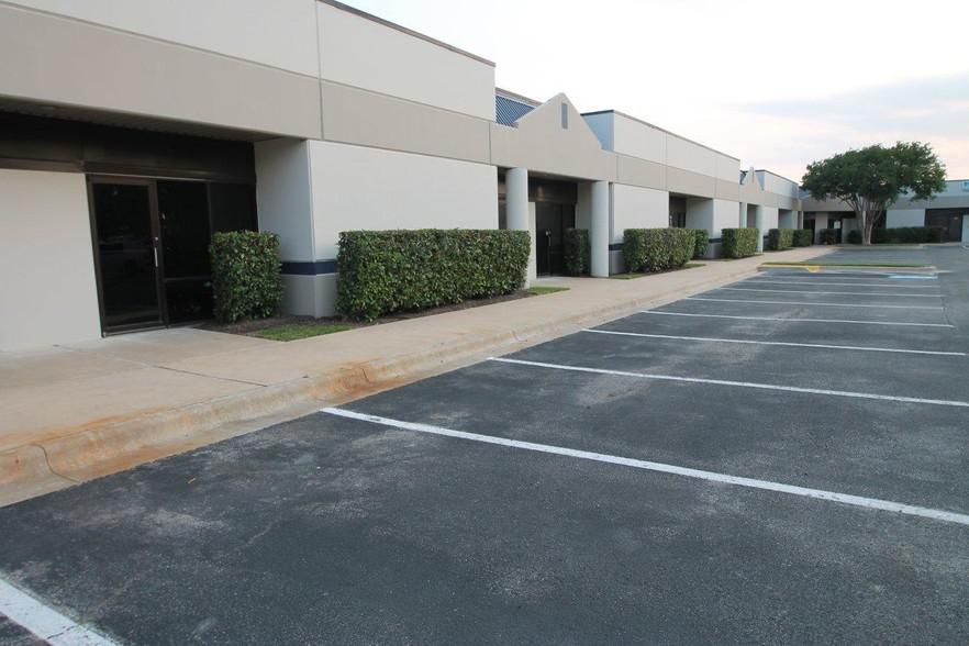 Southpoint 2 3709 Promontory Point Dr photo 1