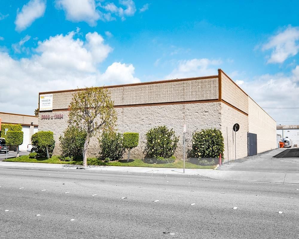 2140 1/2 West 139th Street & 13966-13998 Van Ness Avenue photo 2