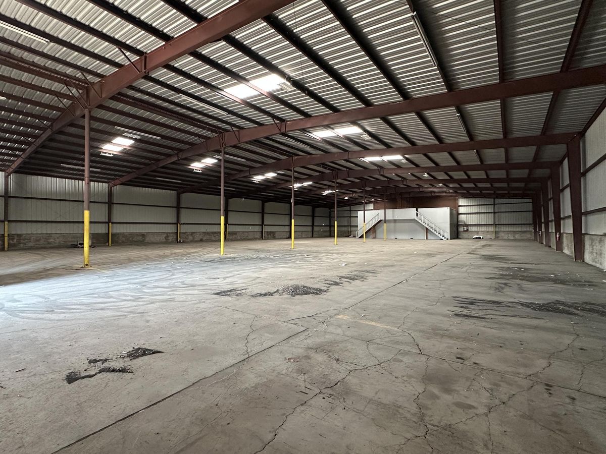 13709 N Unitec Dr photo 2