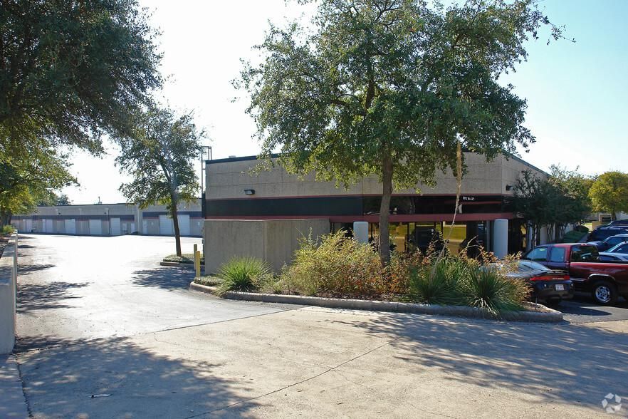 West Loop II Centre 5407-5419 Bandera Rd photo 3