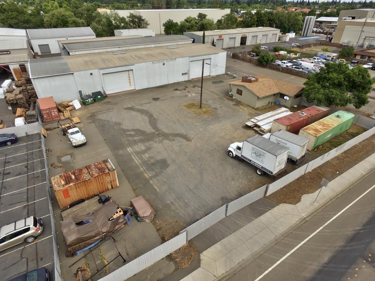 1460 Grove Street photo 3