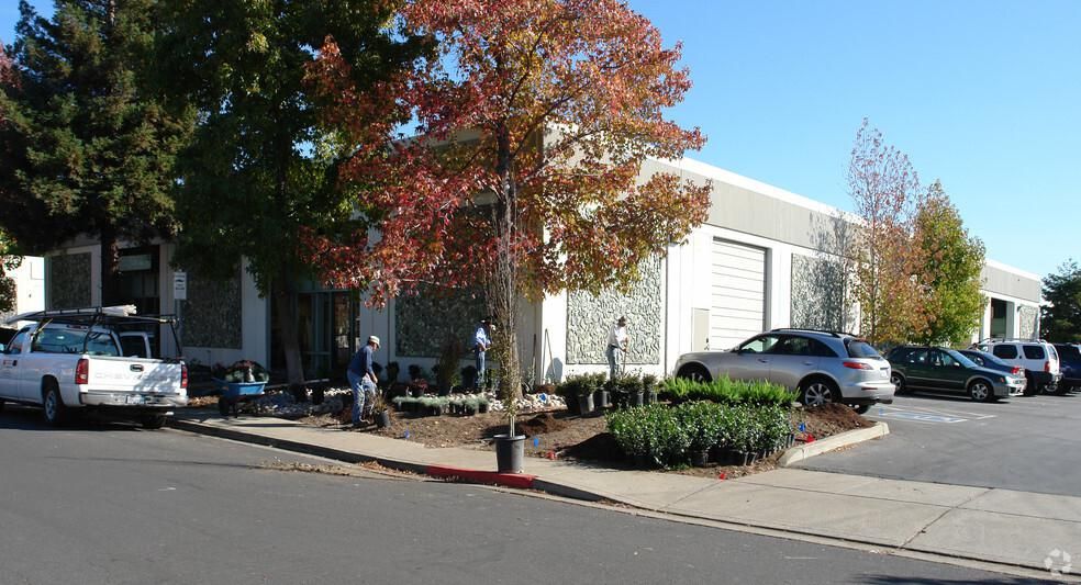 2060 Commerce Ave photo 2