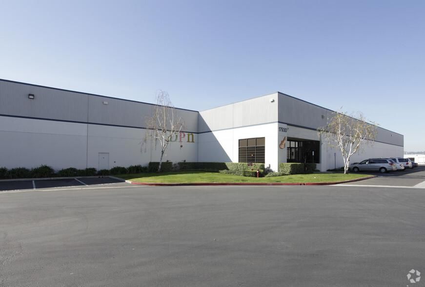Bldg 7 17930-17940 Ajax Cir photo 4