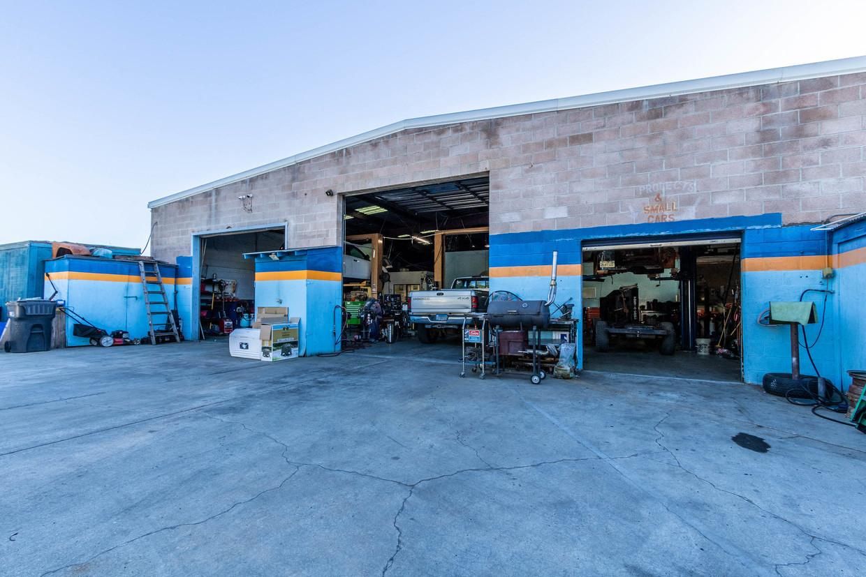 High Exposure Retail Building w/ Rear Yard Area photo 2