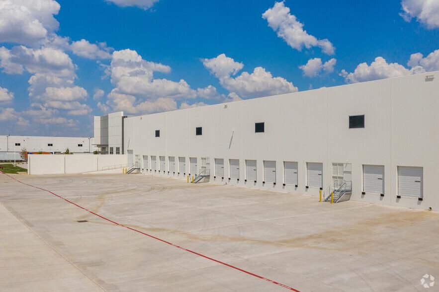 Building F 1501 Joel East Rd photo 2