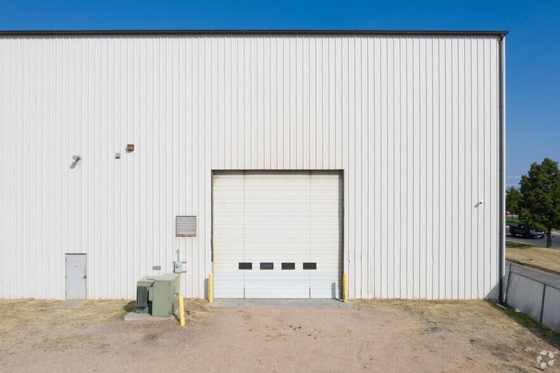 Industrial/Manufacturing/Cranes 2985 1st Ave