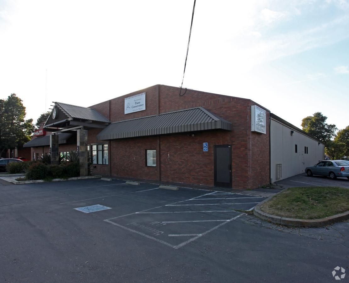 Flex Property For Lease photo 3