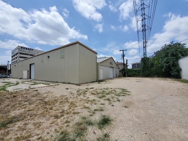 8623 N New Braunfels Ave photo 3