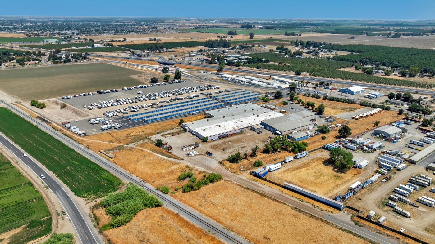 (3) Warehouse Spaces Available in Hanford, CA photo 3