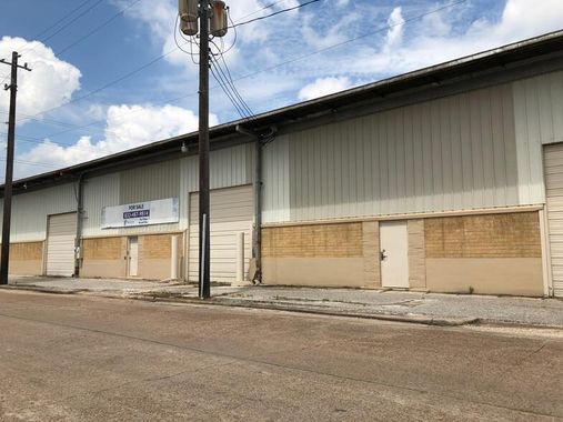 Prime EaDo Building For Lease 1102-1120 Delano St
