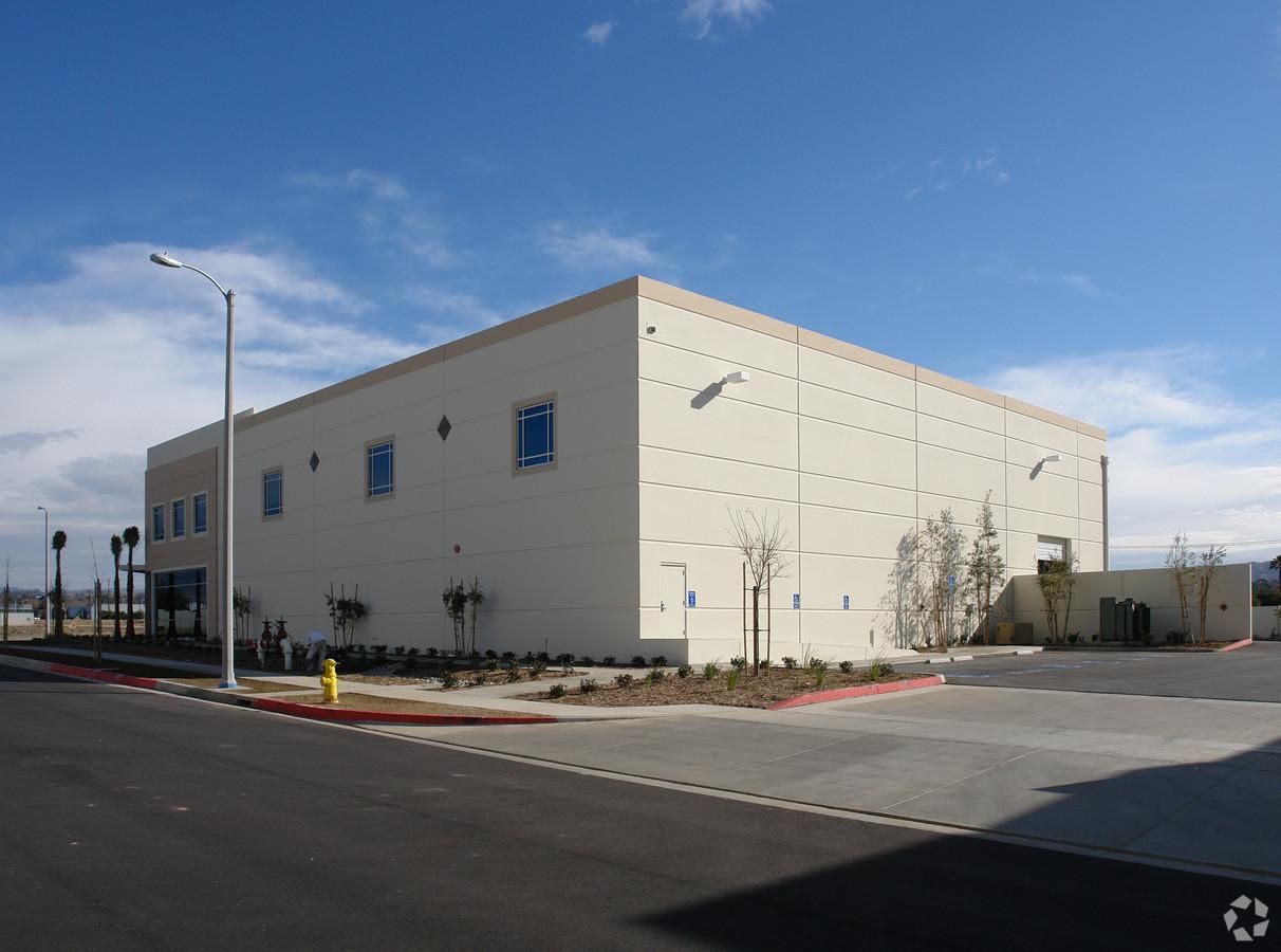 Bldg 8 photo 3