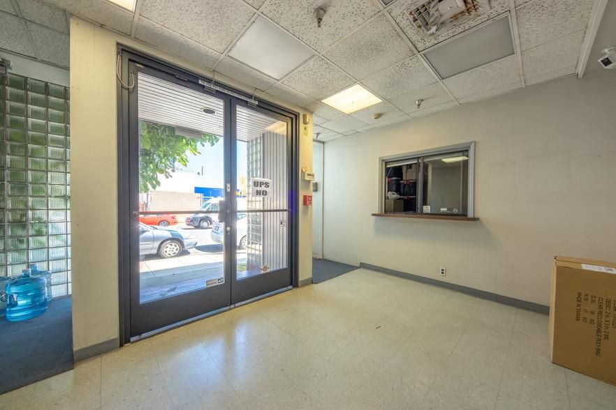 117 E Providencia Ave photo 4