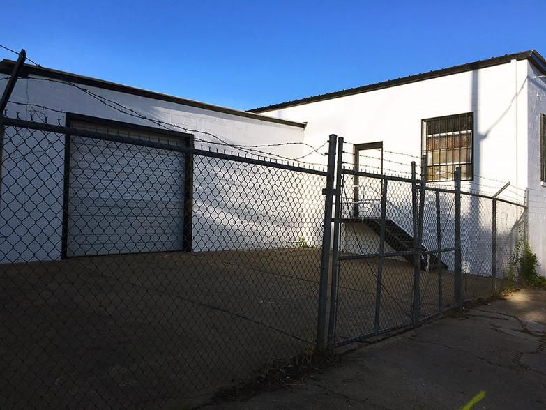 Building 2 501 E Broadway Ave photo 2