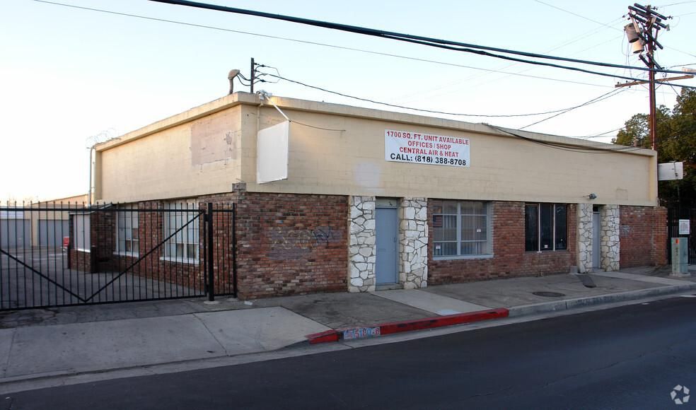 Raymer Commercial Center 15140-15180 Raymer St photo 2