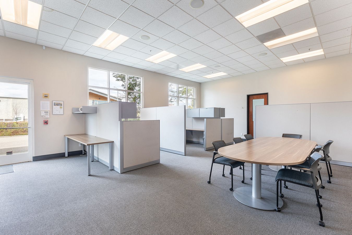 First Class Warehouse & Office Near Highway 101 photo 3