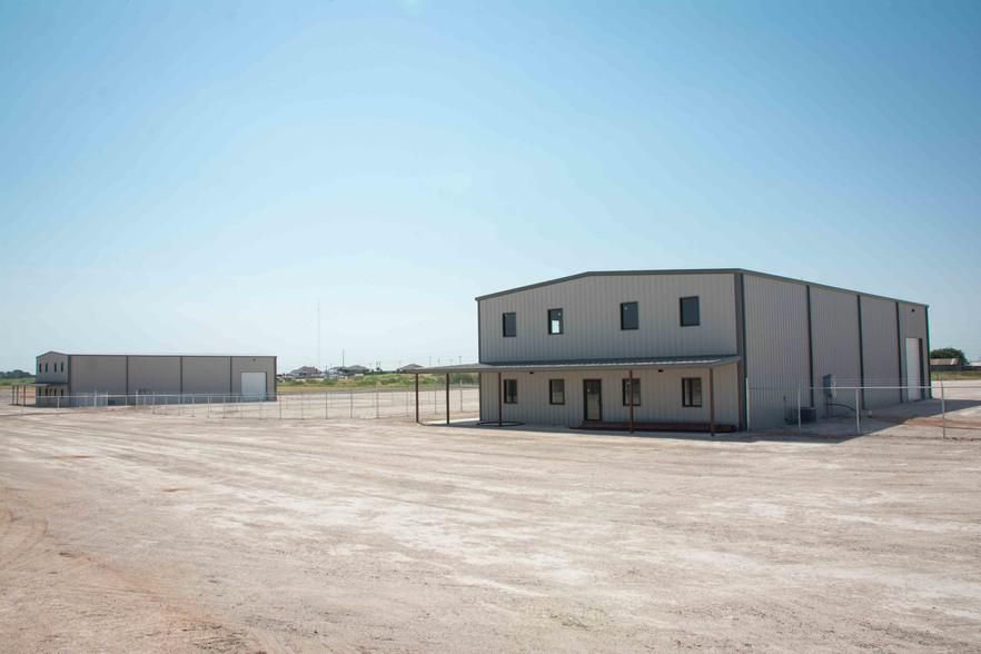 4708 E CR 128 photo 3