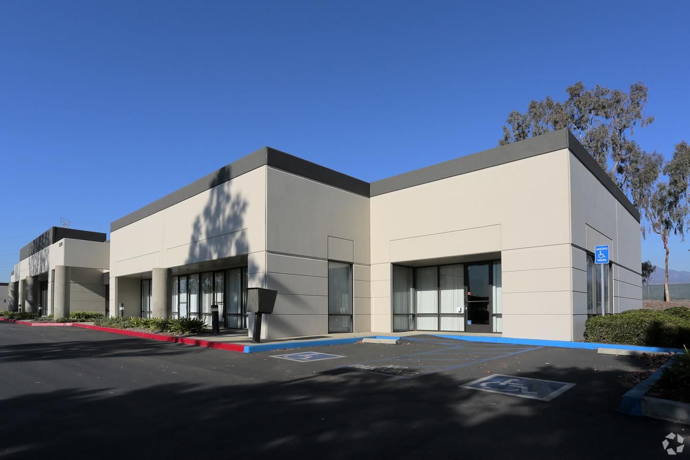 Flex Property For Lease photo 4