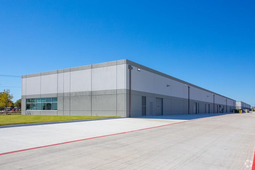 McKinney Industrial Center 415-465 Industrial Blvd photo 4