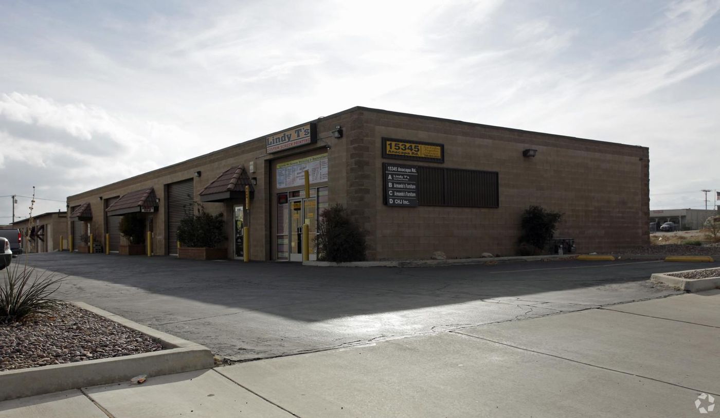 1754 SF Industrial with Office & Roll Up Door photo 4