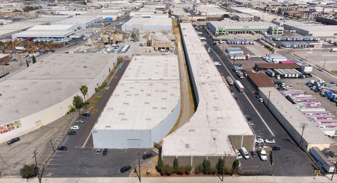 2750 & 2800-2840 South Alameda Street photo 2