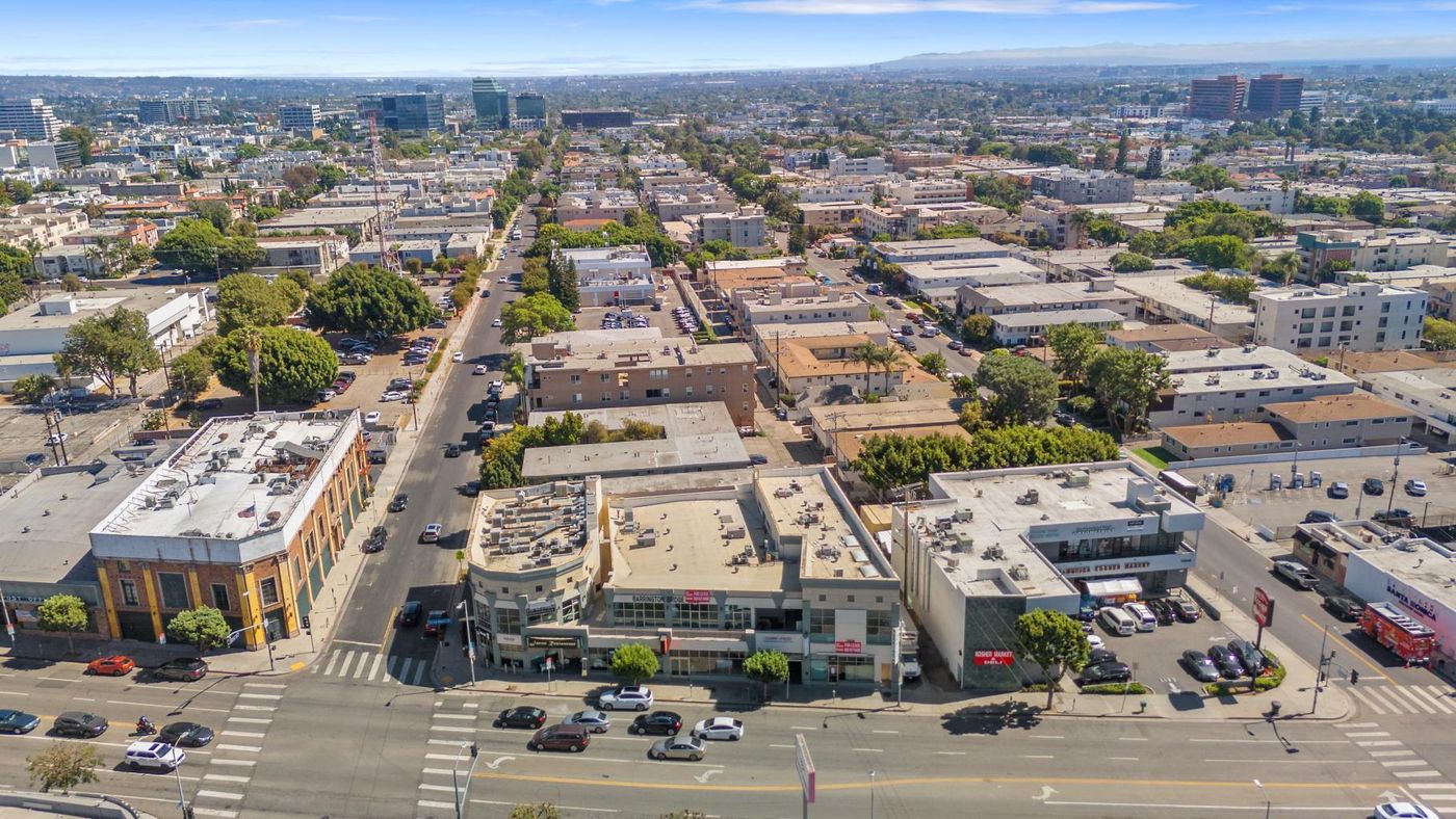 11500 Santa Monica Blvd photo 2