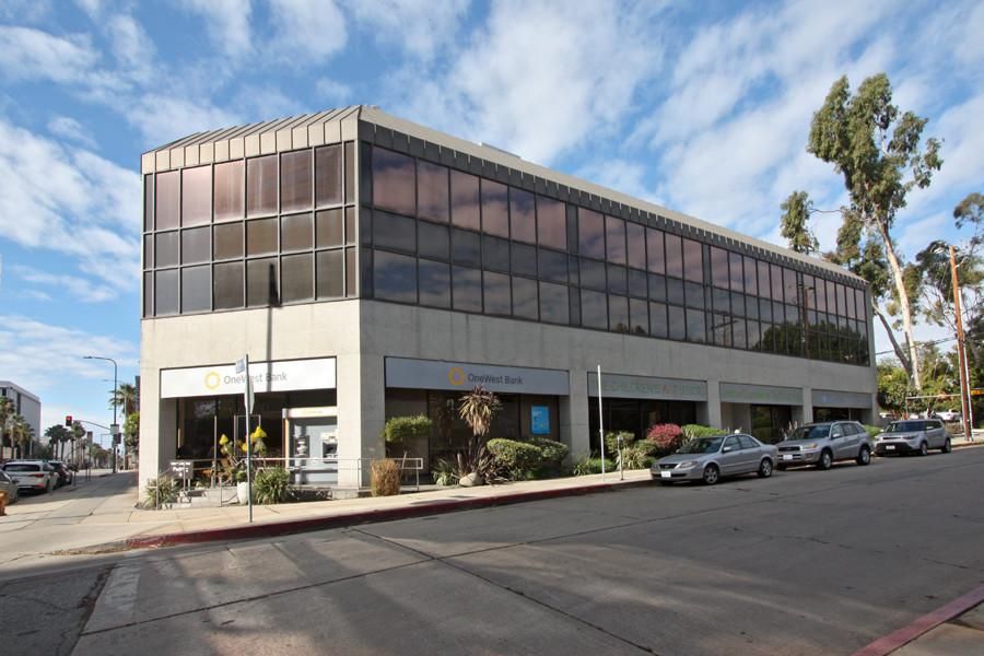 Wilshire Carmelina Courtyard photo 3
