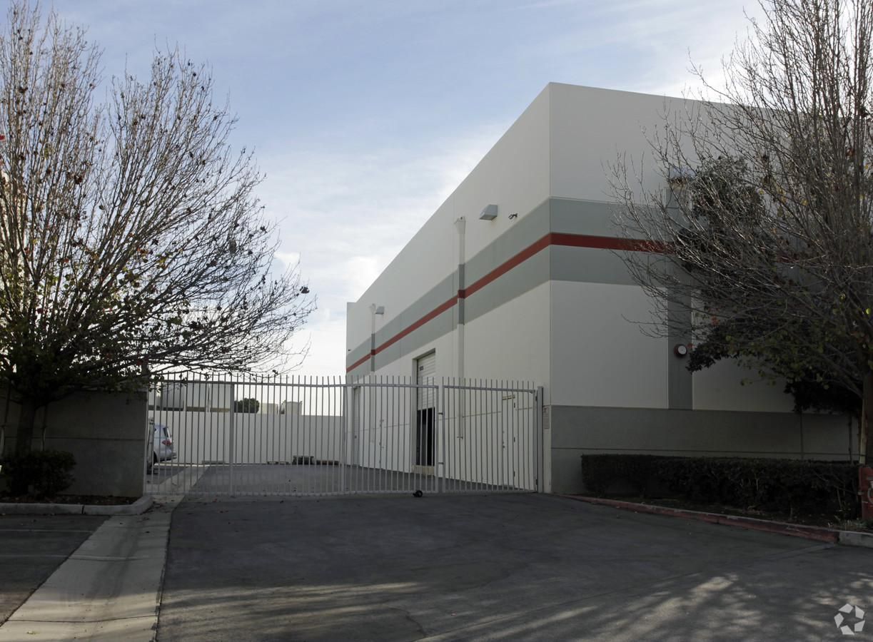 Bldg 10 photo 3