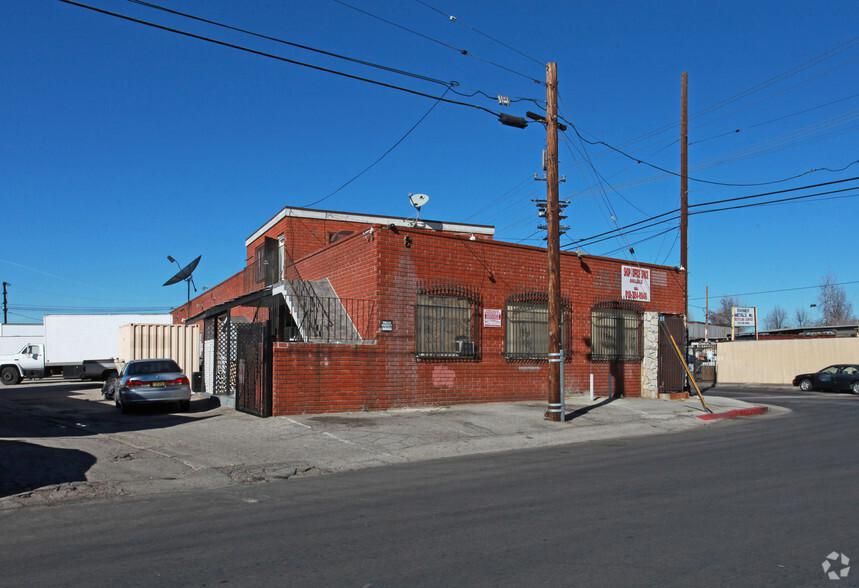 Raymer Commercial Center 15140-15180 Raymer St photo 3