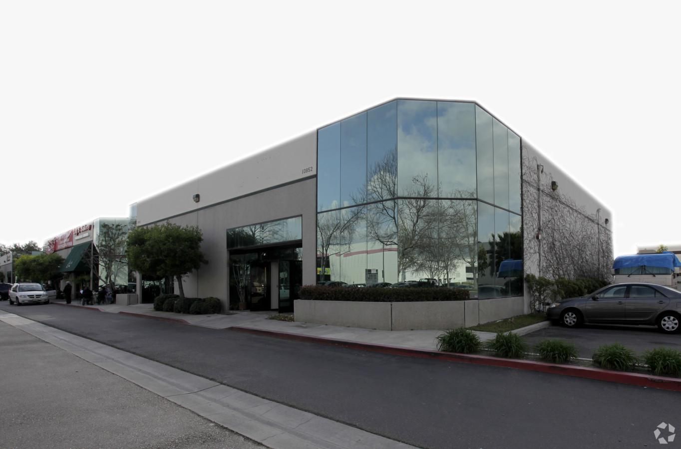 Flex Property For Lease photo 1