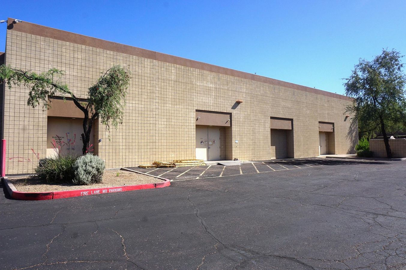 8515 E Anderson Dr photo 3