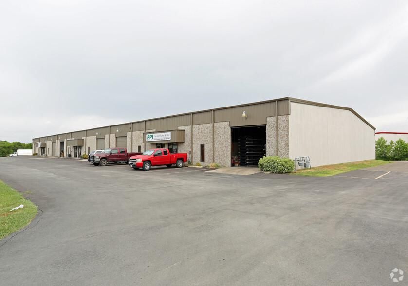 1000-1008 N Commercial Blvd photo 2