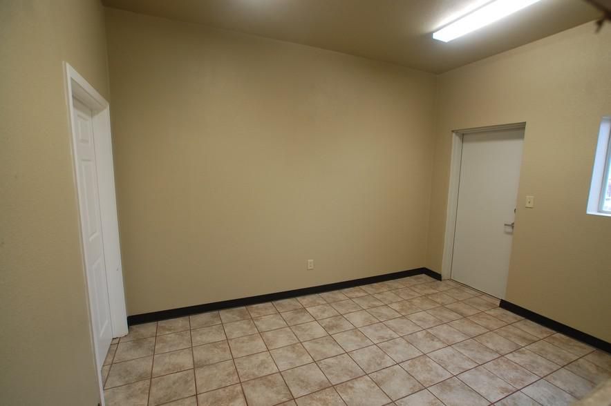 625SF/1250SF For Lease 12401 University Ave photo 1