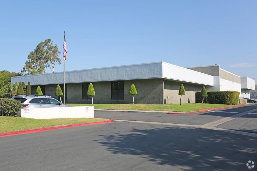 3501 W Segerstrom Ave photo 2