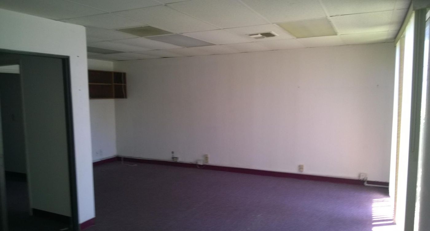 Small Office/Warehouse with Retail Potential! photo 3