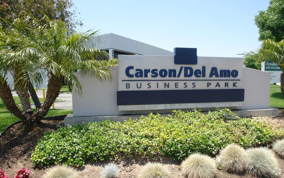2140 E Del Amo Blvd photo 2