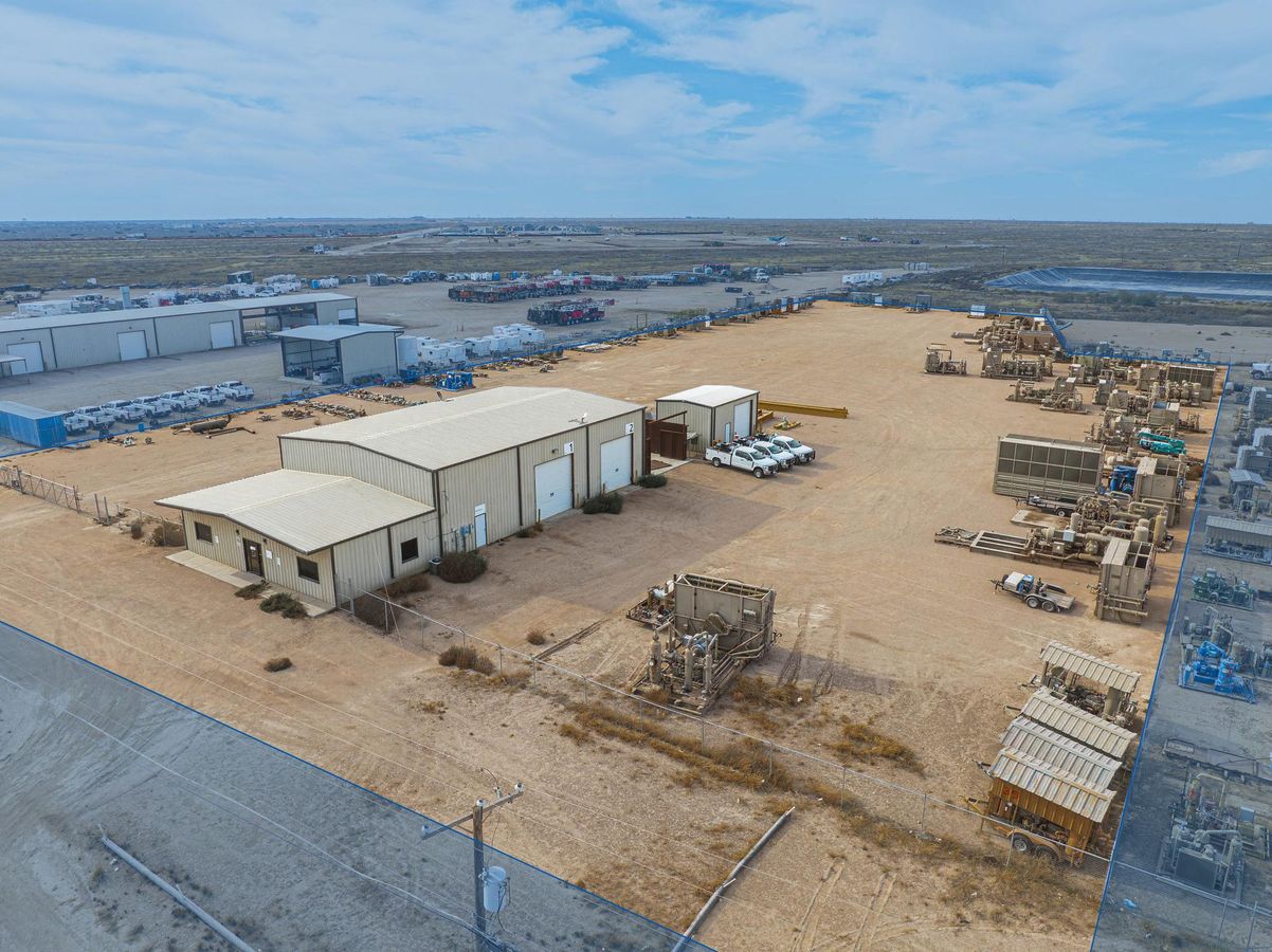Crane Served Facility w/ Wash-Bay off TX-191 photo 2