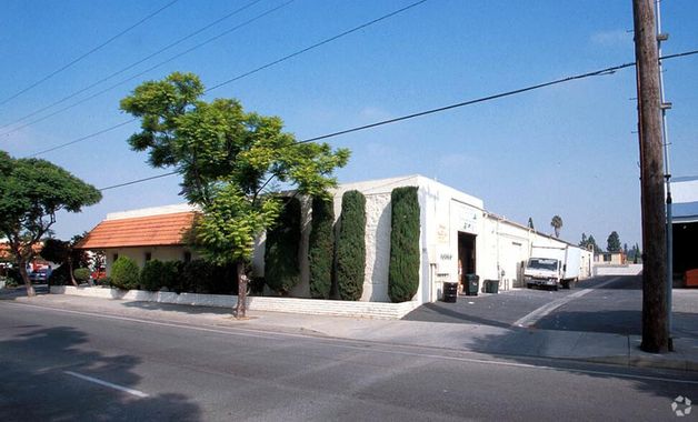1681-1697 E Del Amo Blvd