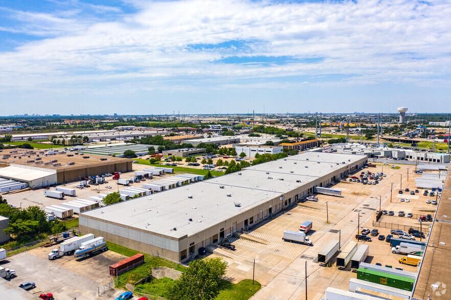 Perimeter Distribution Center - Building II 12019-12097 Corporate Dr photo 3
