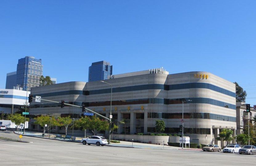 CENTURY GATEWAY - Steps From The Century City Mall