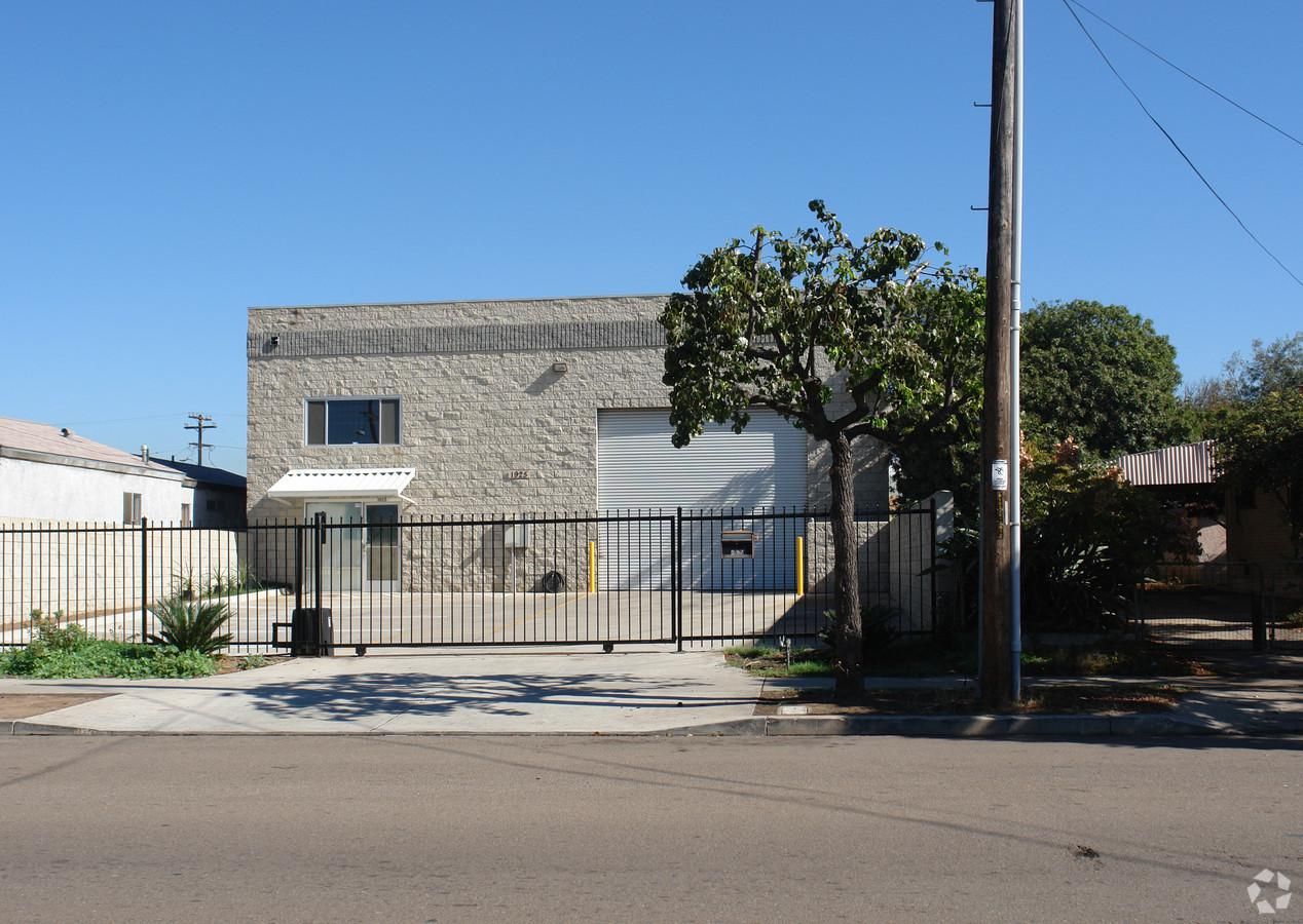 Wilson Ave Warehouse photo 4