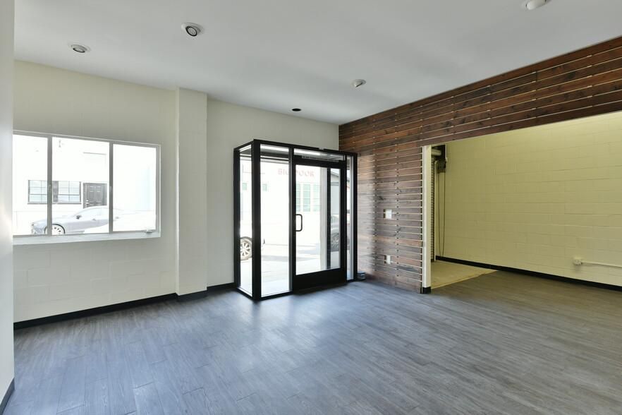 115 Sheldon St photo 4