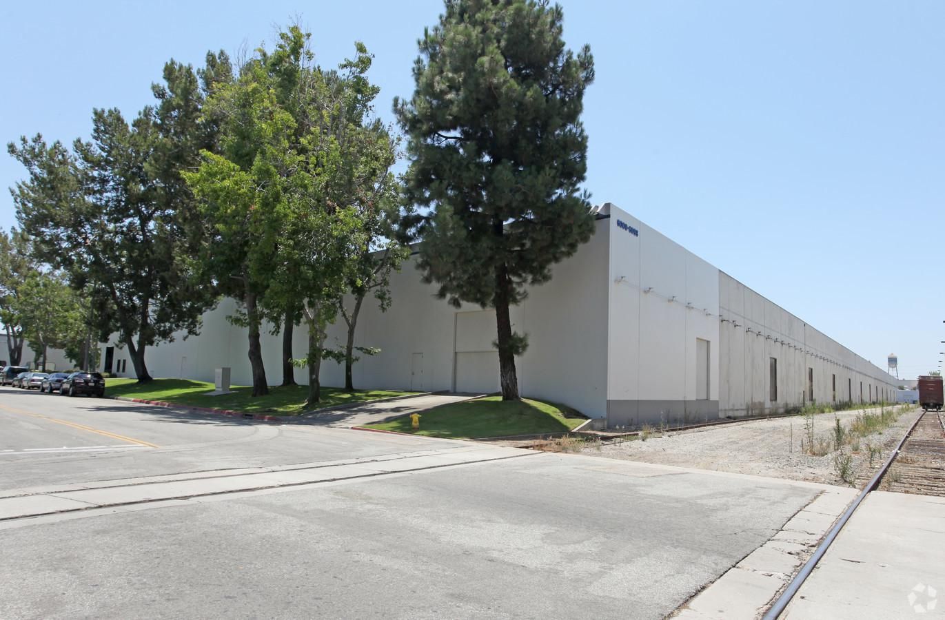 6050 Rickenbacker Rd, Commerce photo 3