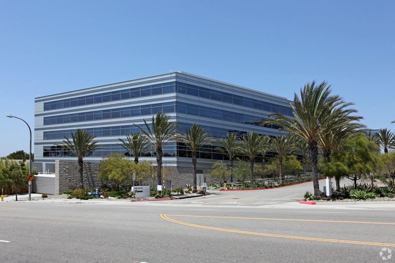 900 Corporate Pointe
