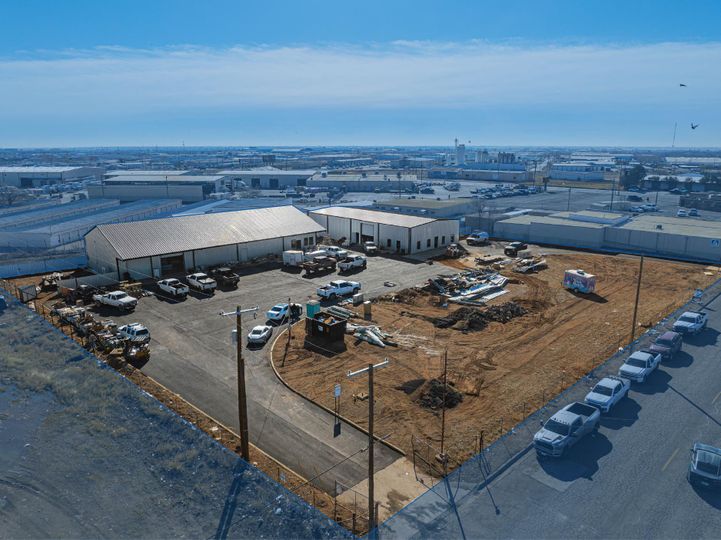 Versatile Office/Shop Near Business I-20