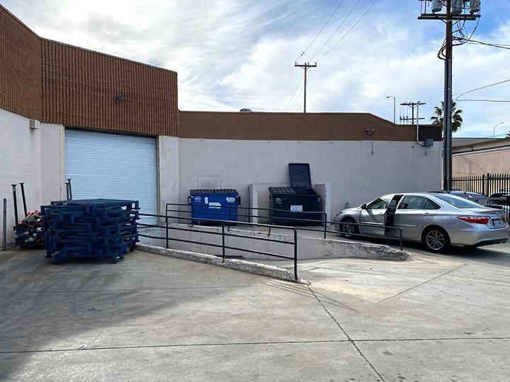 Manufacturing/Warehouse Facility 777 E Washington Blvd photo 2